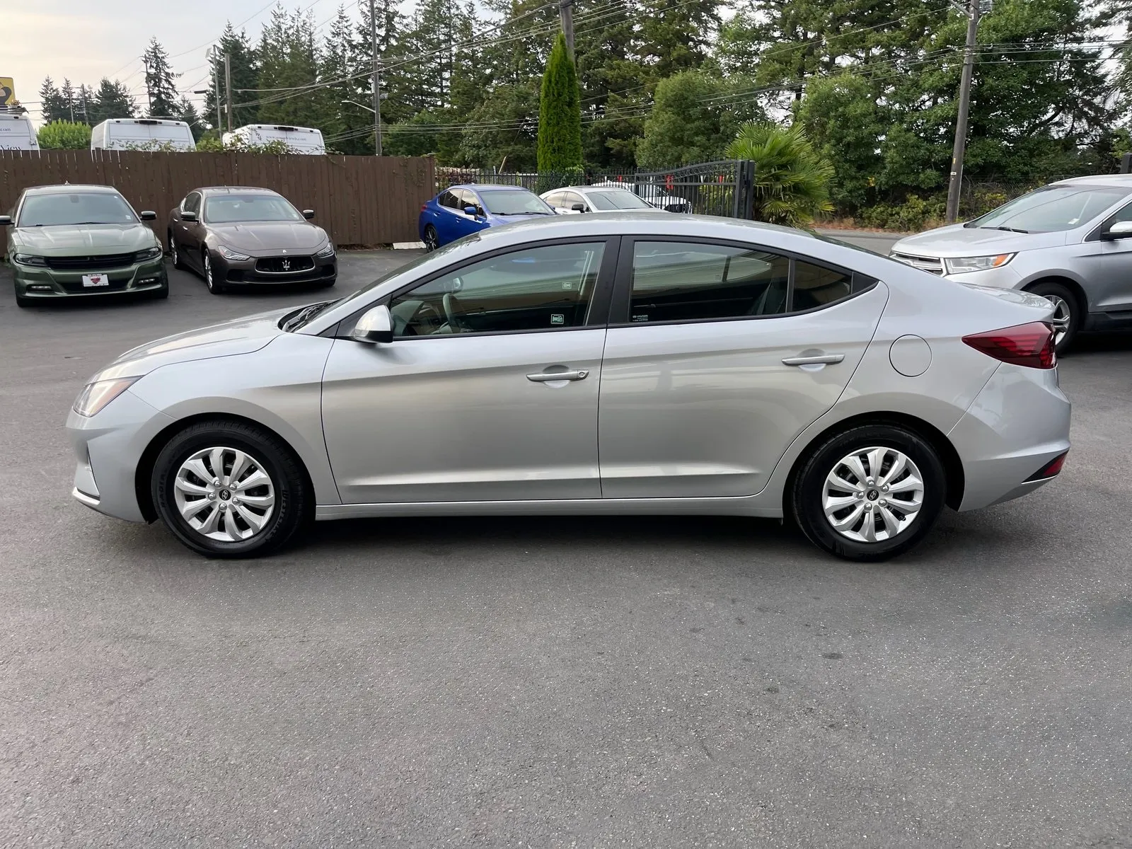 2020 Hyundai Elantra SE photo 2