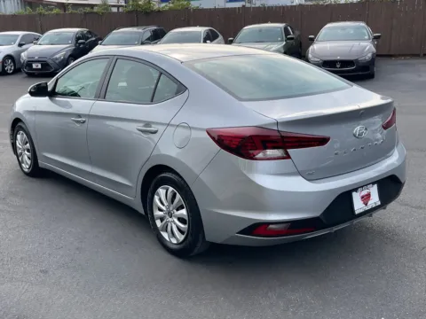 More photos of 2020 Hyundai Elantra SE at 9999 Auto Center, WA