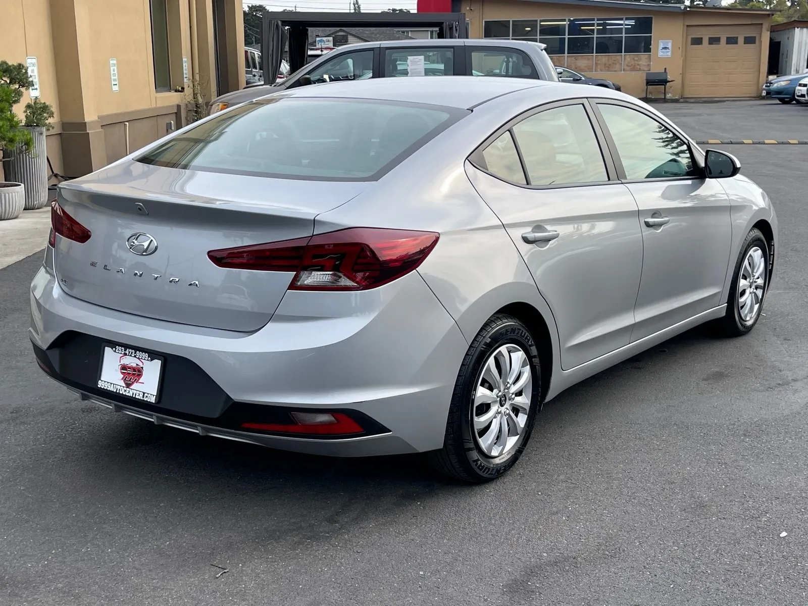 2020 Hyundai Elantra SE photo 3