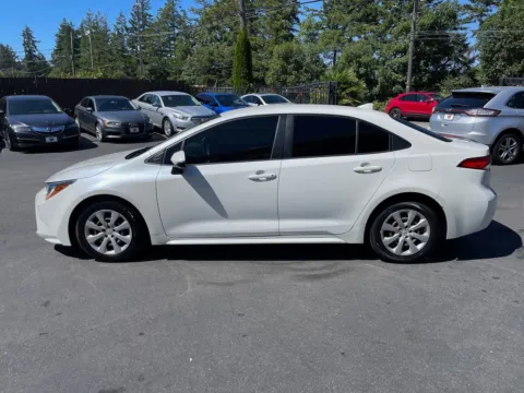 More photos of 2020 Toyota Corolla LE at 9999 Auto Center, WA