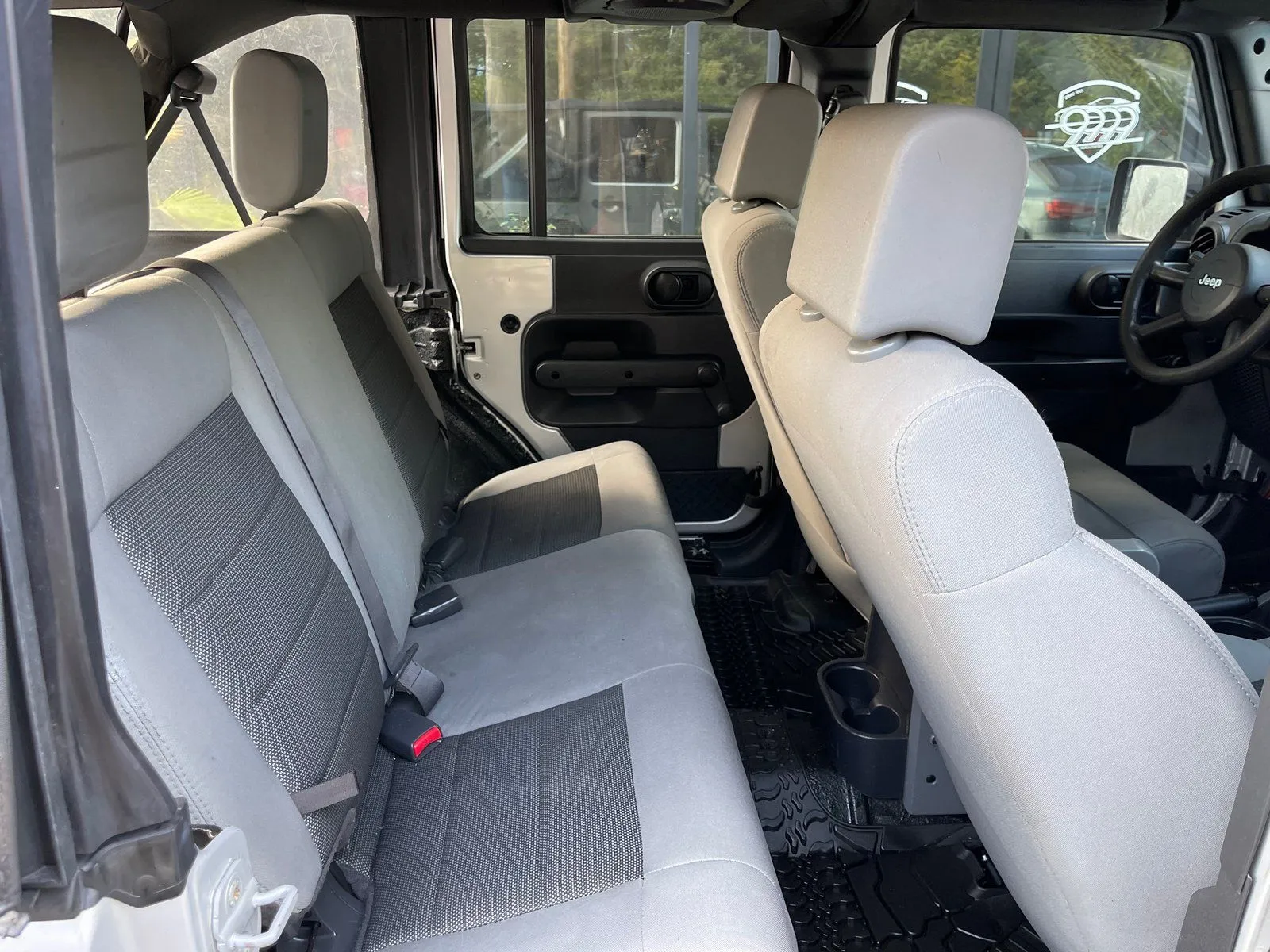 Jeep Wrangler photo 17