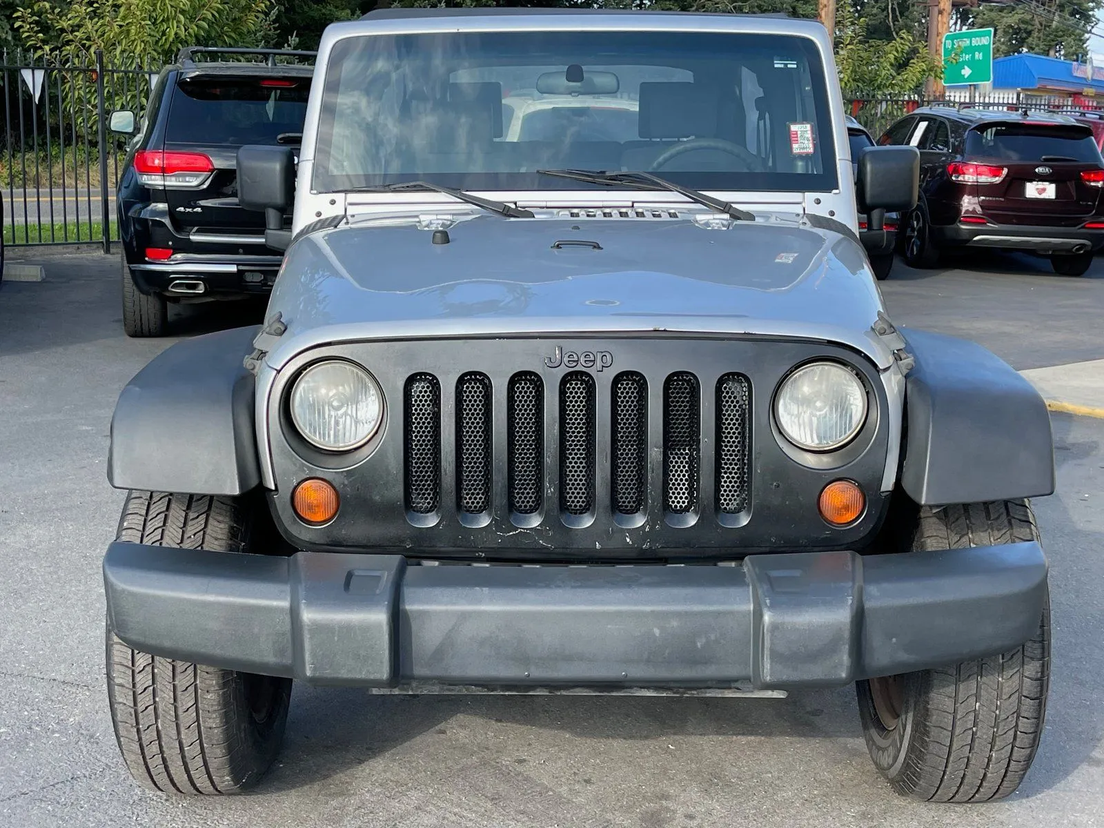 Jeep Wrangler photo 2