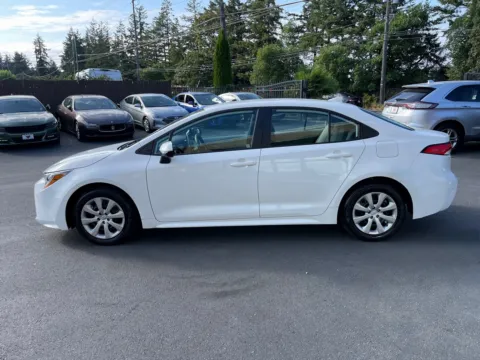 More photos of 2020 Toyota Corolla LE at 9999 Auto Center, WA
