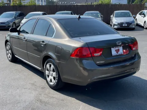 More photos of 2009 Kia Optima LX at 9999 Auto Center, WA