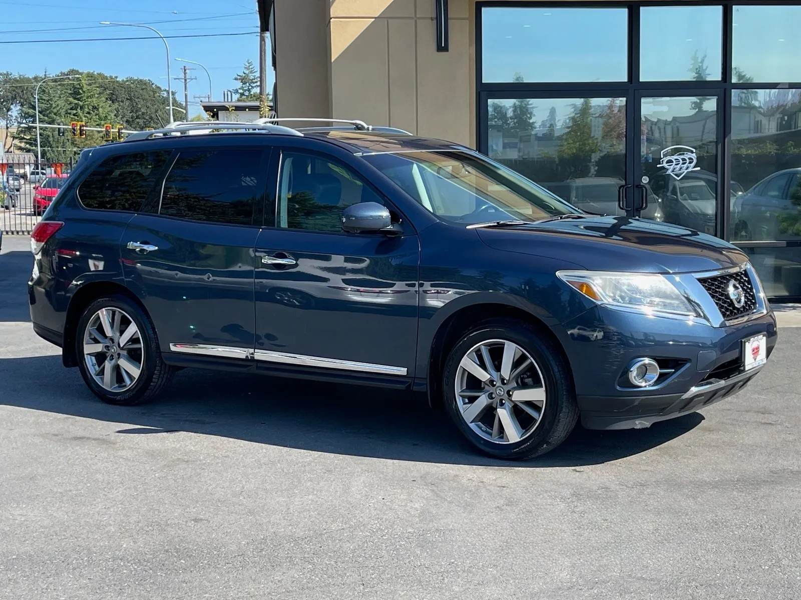Blue 2014 Nissan Pathfinder Platinum for sale in Lakewood, WA