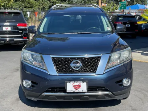 Photos of 2014 Nissan Pathfinder Platinum for sale in Lakewood, WA at 9999 Auto Center