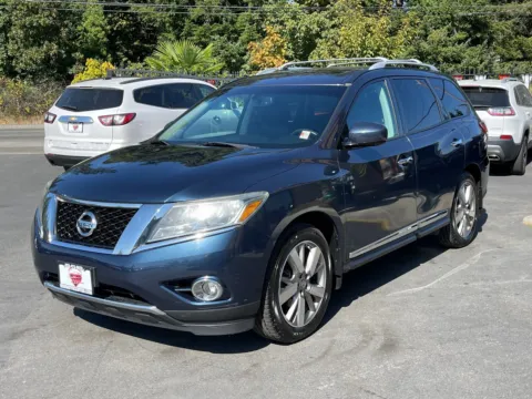Another view of 2014 Nissan Pathfinder Platinum for sale in Lakewood, WA at 9999 Auto Center