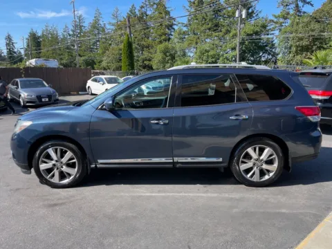 More photos of 2014 Nissan Pathfinder Platinum at 9999 Auto Center, WA