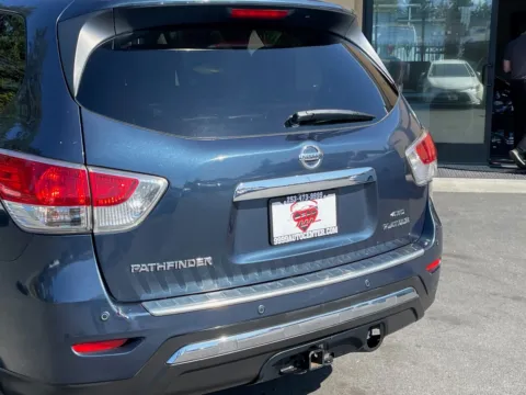 More photos of 2014 Nissan Pathfinder Platinum at 9999 Auto Center, WA