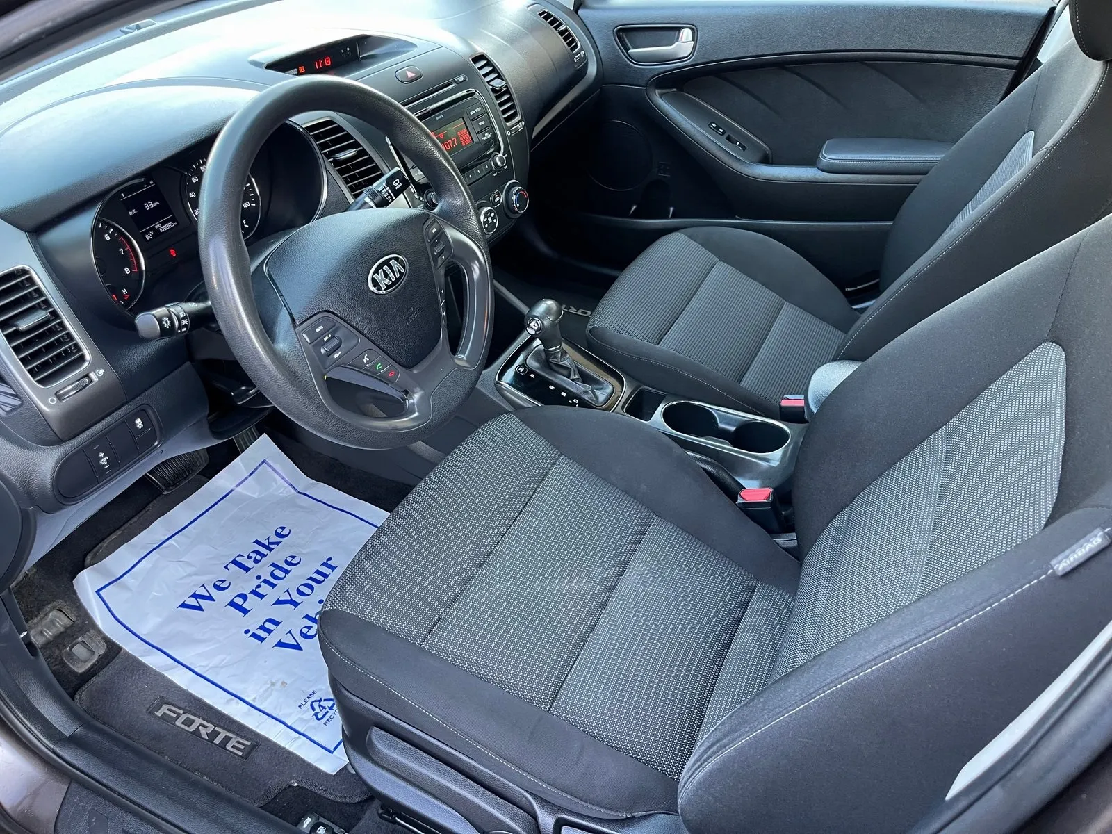 2017 Kia Forte LX Base photo 4