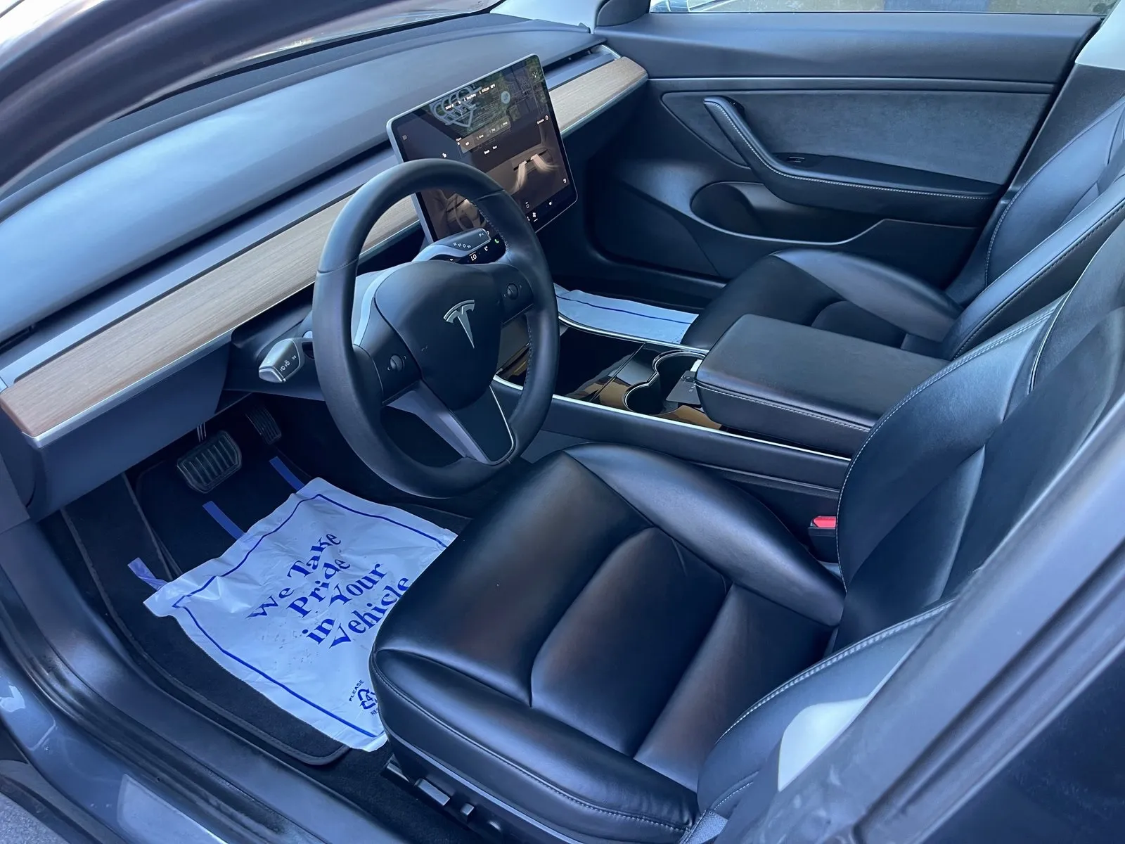 2020 Tesla Model 3 Standard Range Plus photo 3