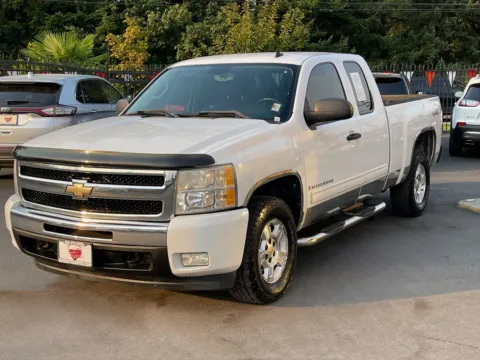 Another view of 2009 Chevrolet Silverado 1500 LT for sale in Lakewood, WA at 9999 Auto Center