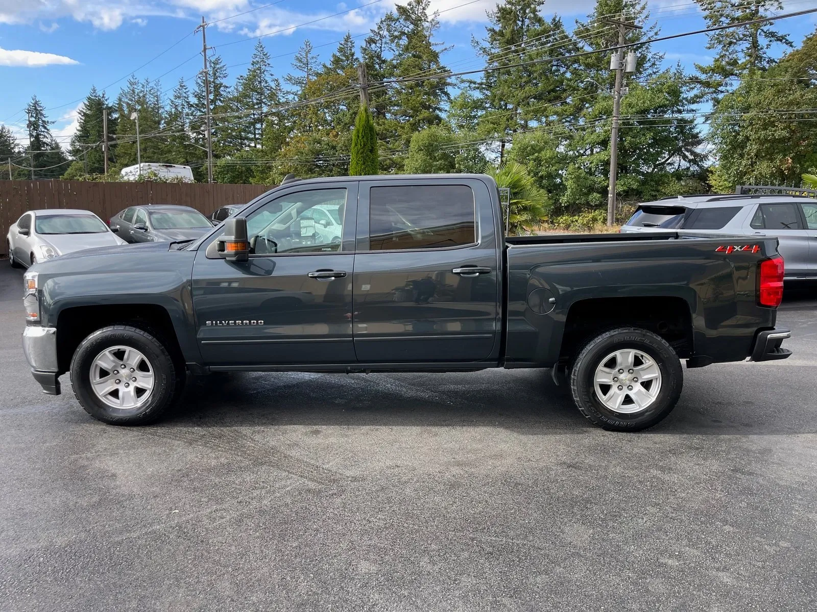 2018 Chevrolet Silverado 1500 LT photo 2