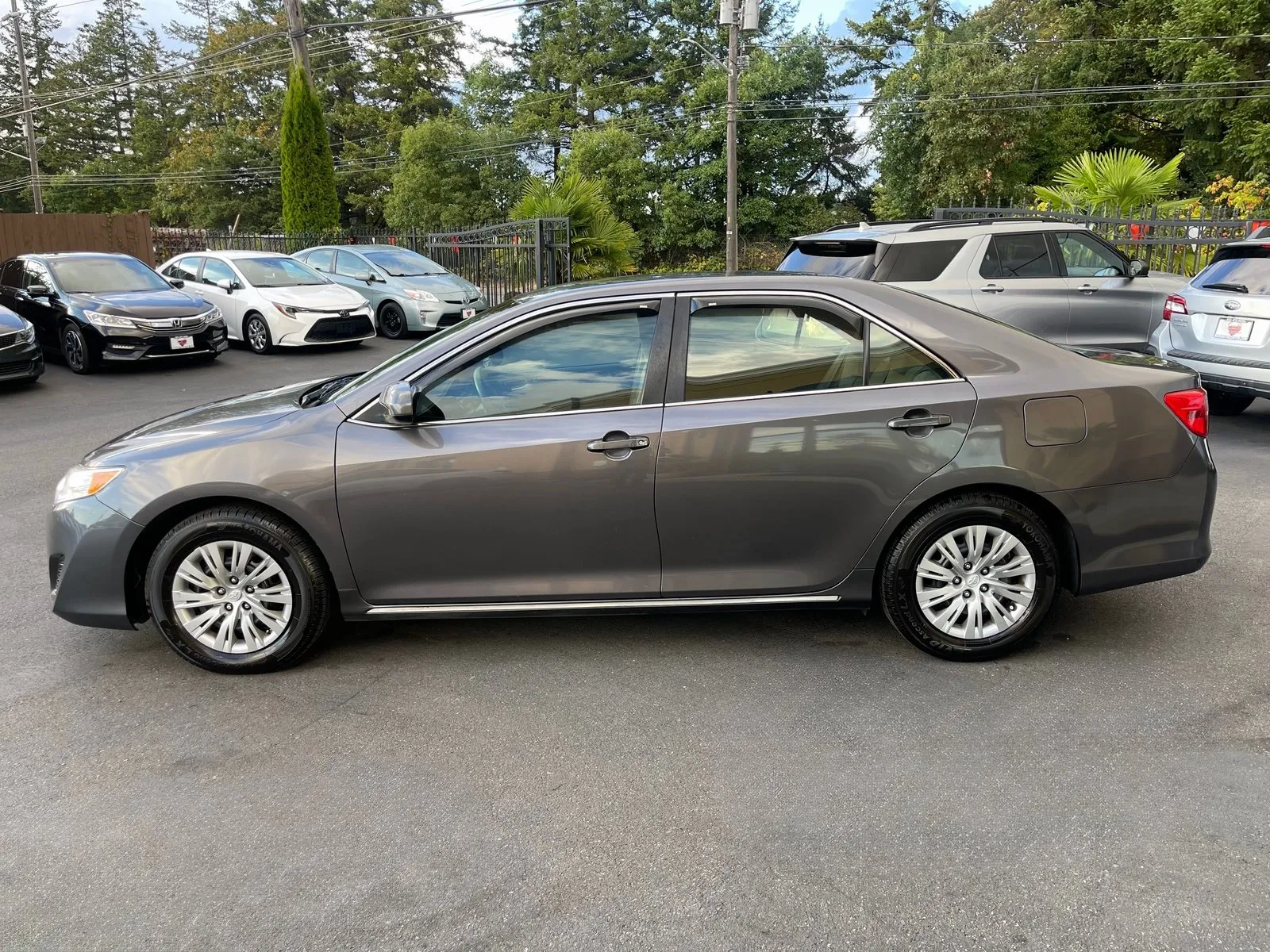 2014 Toyota Camry LE photo 2