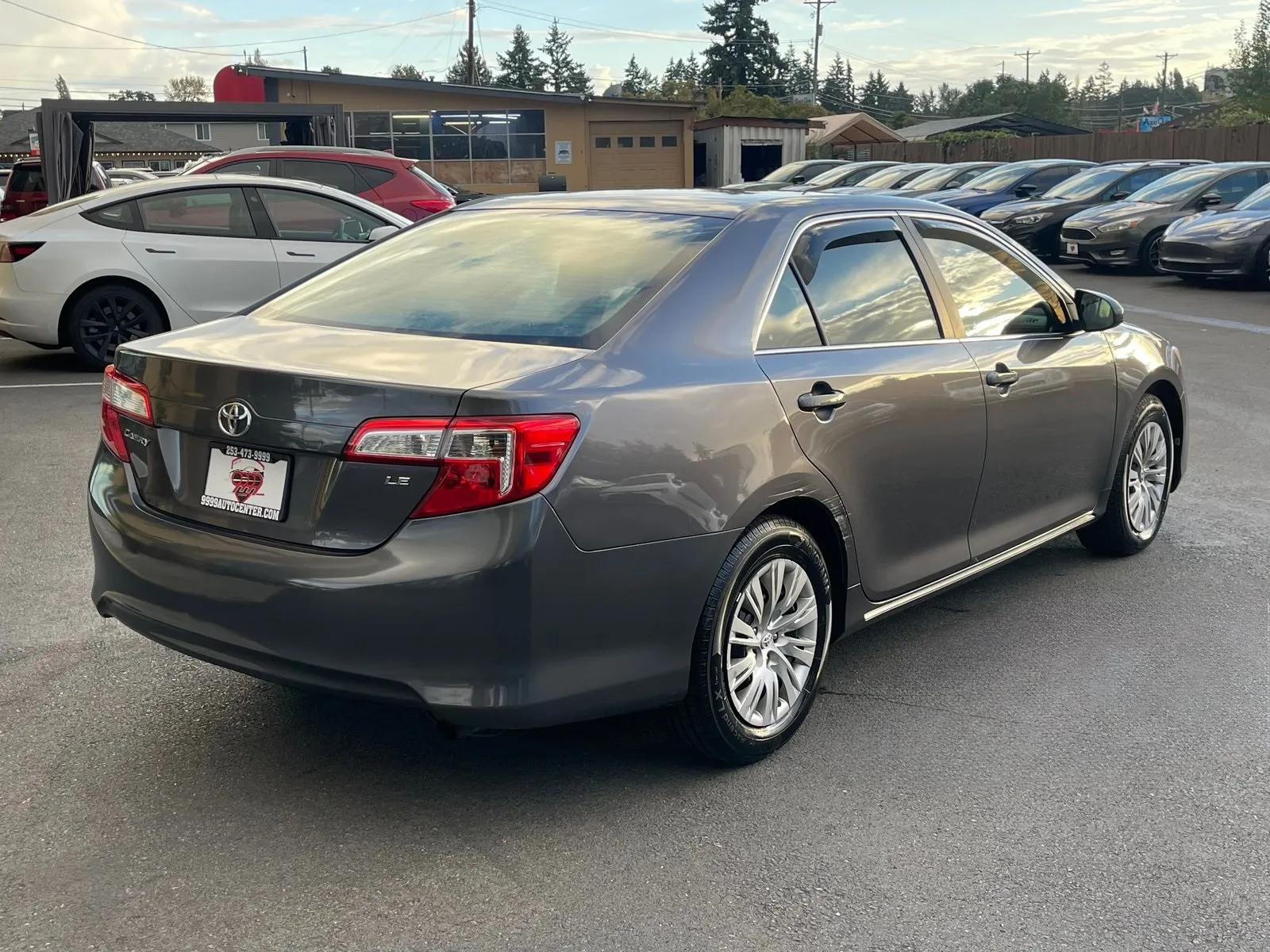 2014 Toyota Camry LE photo 3