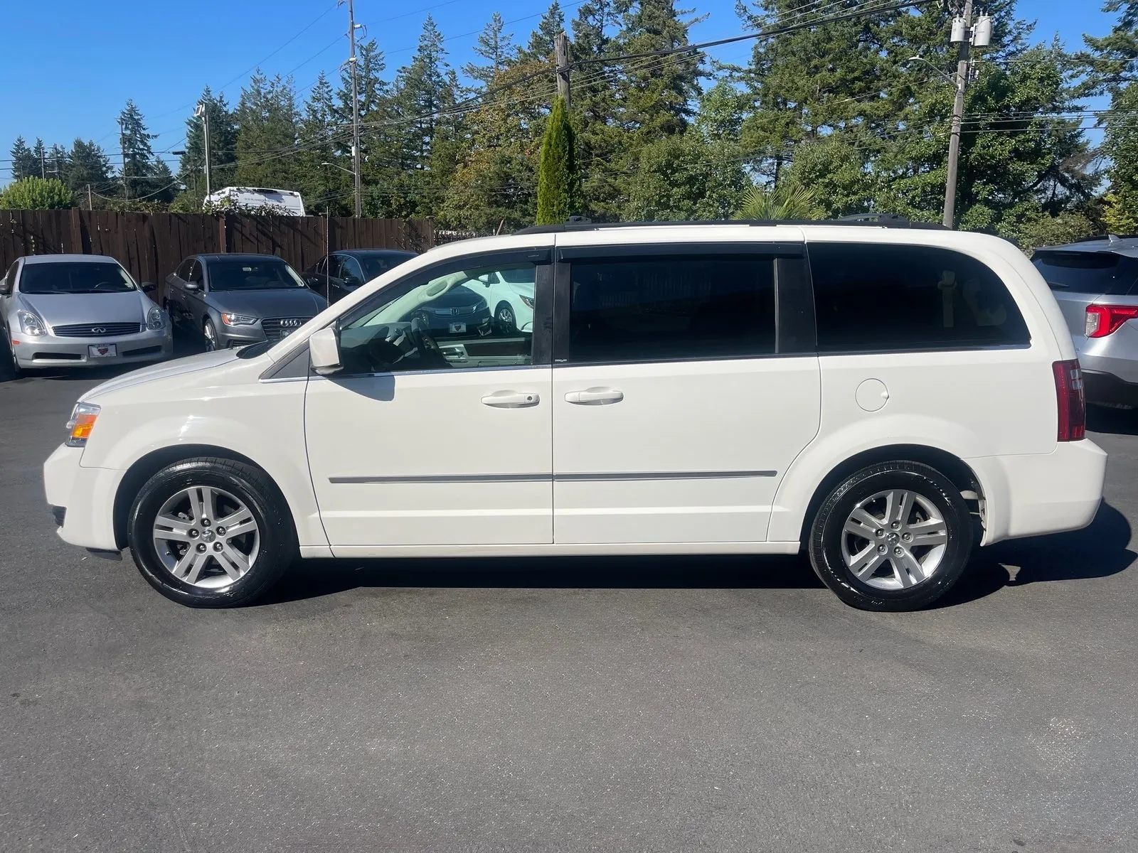 2010 Dodge Grand Caravan SXT photo 2