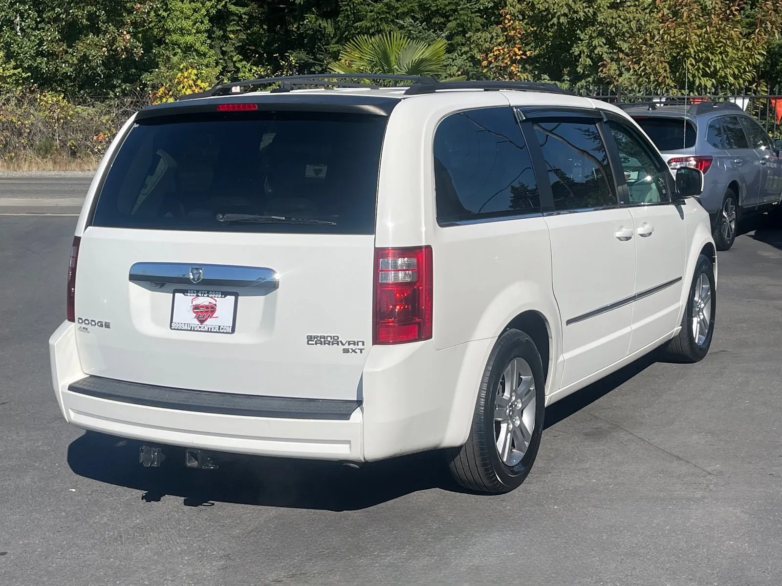 2010 Dodge Grand Caravan SXT photo 3