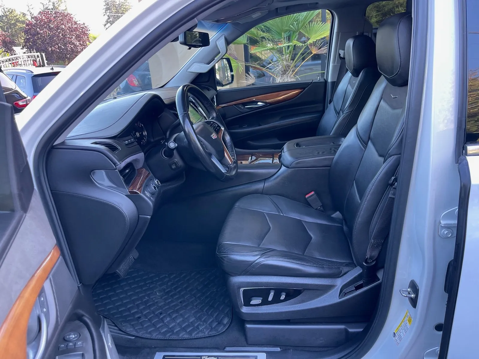 2017 Cadillac Escalade Premium Luxury photo 4