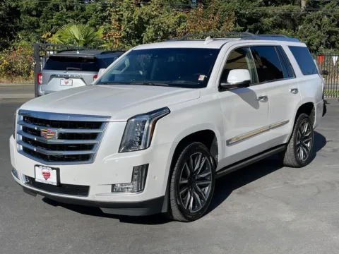 Another view of 2017 Cadillac Escalade Premium Luxury for sale in Lakewood, WA at 9999 Auto Center