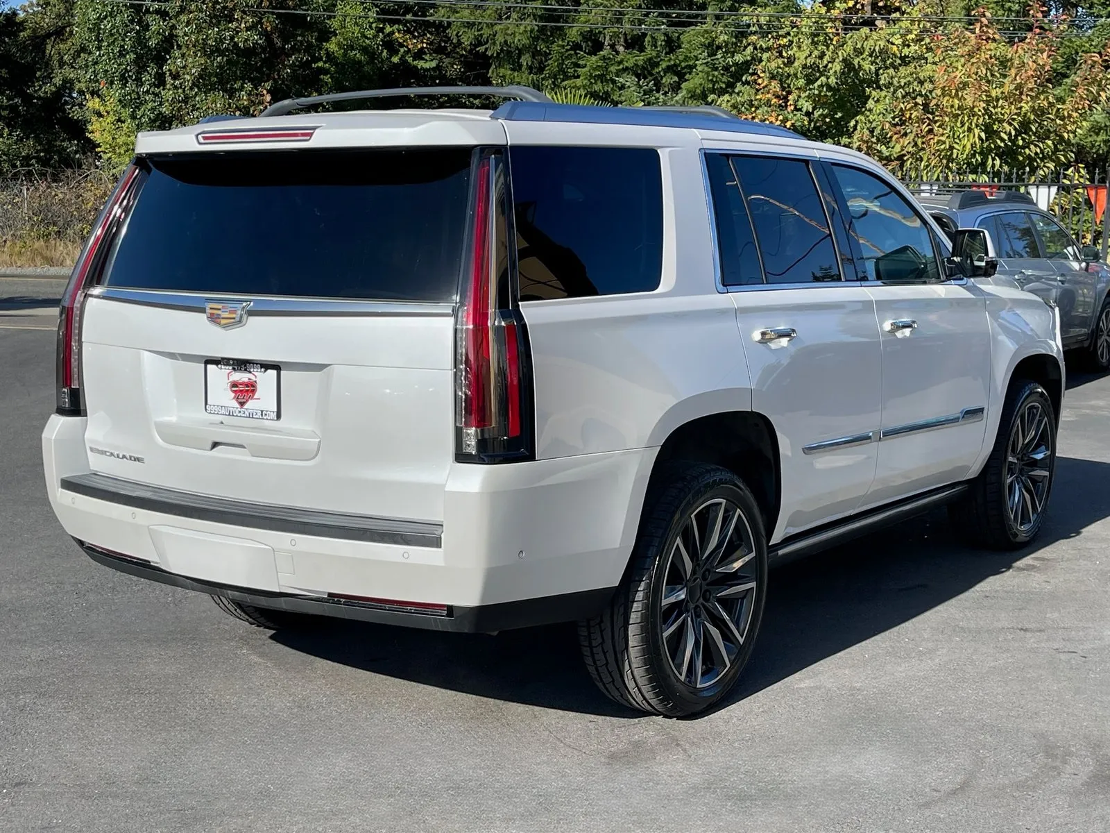 2017 Cadillac Escalade Premium Luxury photo 3