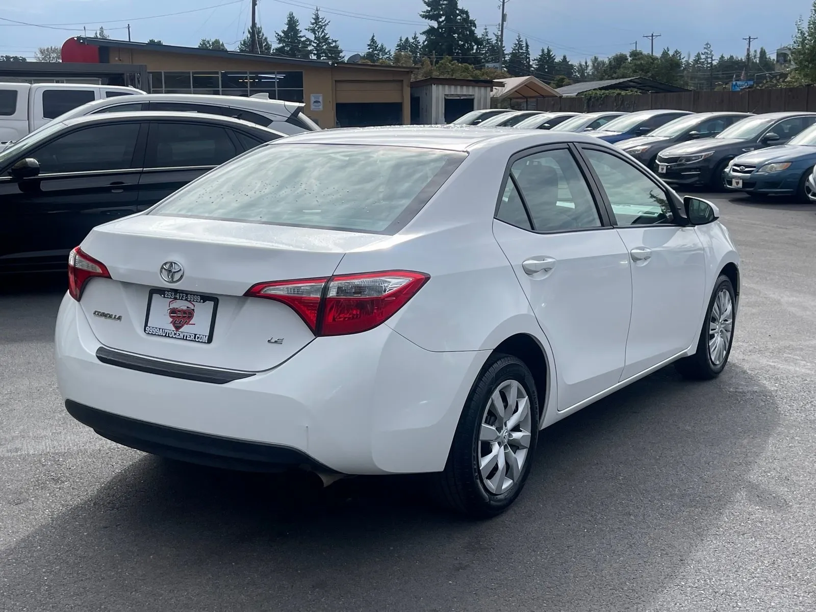 2016 Toyota Corolla LE photo 3