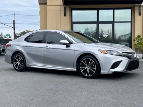 Silver 2018 Toyota Camry SE for sale in Lakewood, WA