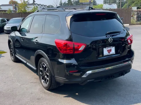 More photos of 2019 Nissan Pathfinder SL at 9999 Auto Center, WA