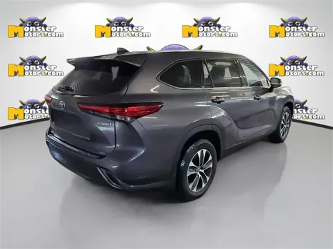 More photos of 2022 Toyota Highlander Hybrid XLE at Monster Motors - Jackson, MI, MI
