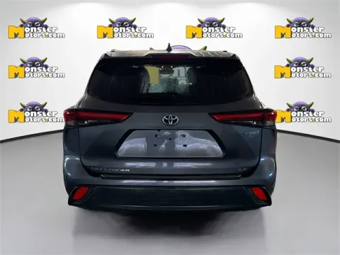 More photos of 2022 Toyota Highlander Hybrid XLE at Monster Motors - Jackson, MI, MI