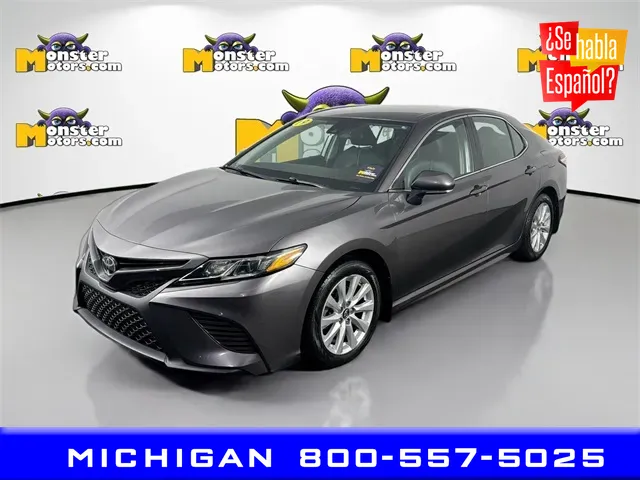 2019 Toyota Camry SE's photo