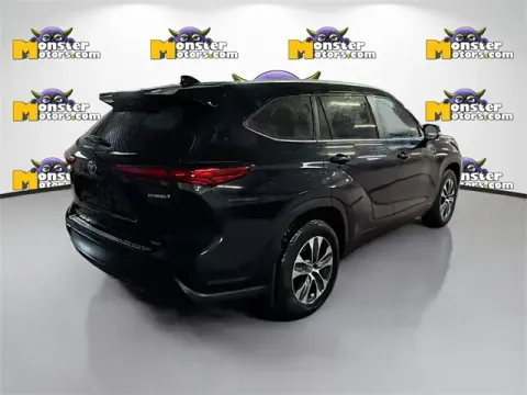 More photos of 2023 Toyota Highlander Hybrid XLE at Monster Motors - Jackson, MI, MI
