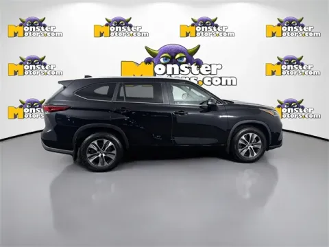 More photos of 2023 Toyota Highlander L at Monster Motors - Jackson, MI, MI