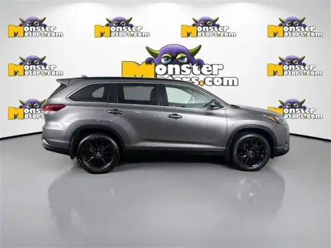 More photos of 2019 Toyota Highlander XLE at Monster Motors - Jackson, MI, MI
