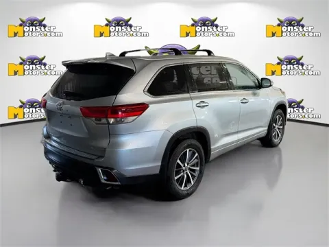 More photos of 2017 Toyota Highlander XLE at Monster Motors - Jackson, MI, MI