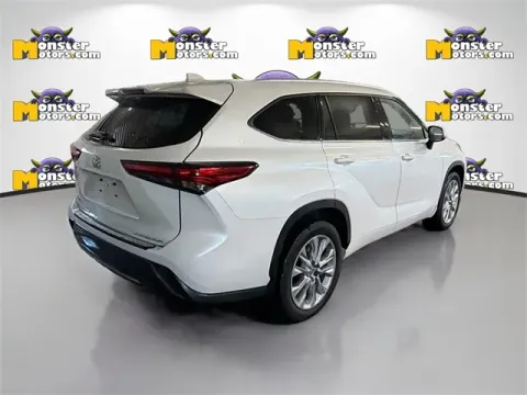 More photos of 2021 Toyota Highlander Limited at Monster Motors - Jackson, MI, MI