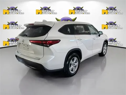 More photos of 2021 Toyota Highlander LE at Monster Motors - Jackson, MI, MI
