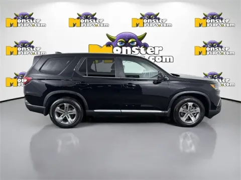 More photos of 2023 Honda Pilot EX-L at Monster Motors - Jackson, MI, MI