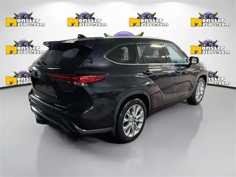 More photos of 2022 Toyota Highlander Limited at Monster Motors - Jackson, MI, MI