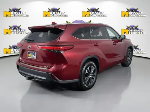 More photos of 2020 Toyota Highlander XLE at Monster Motors - Jackson, MI, MI