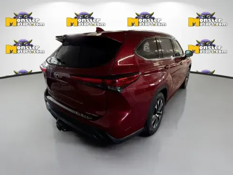 More photos of 2020 Toyota Highlander XLE at Monster Motors - Jackson, MI, MI