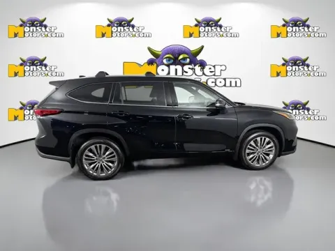 More photos of 2022 Toyota Highlander Hybrid Platinum at Monster Motors - Jackson, MI, MI