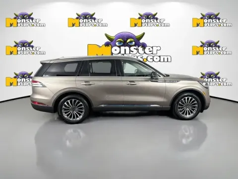 More photos of 2020 Lincoln Aviator Reserve at Monster Motors - Jackson, MI, MI