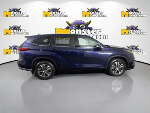 More photos of 2021 Toyota Highlander Hybrid XLE at Monster Motors - Jackson, MI, MI