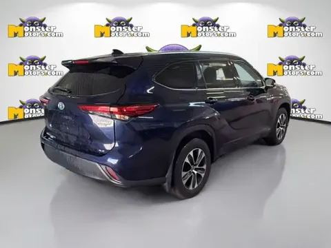 More photos of 2021 Toyota Highlander Hybrid XLE at Monster Motors - Jackson, MI, MI