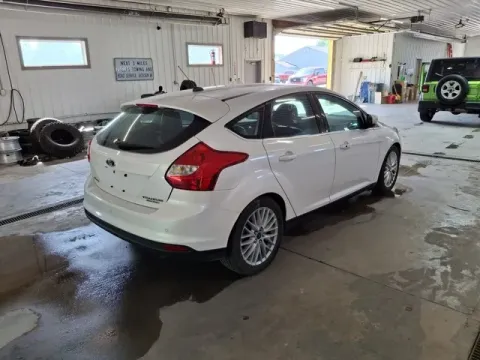 More photos of 2014 Ford Focus Titanium at Monster Motors - Jackson, MI, MI