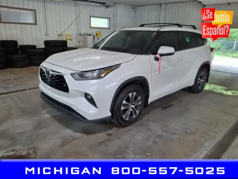 White 2020 Toyota Highlander XLE for sale in Michigan Center, MI