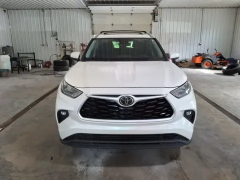 Photos of 2020 Toyota Highlander XLE for sale in Michigan Center, MI at Monster Motors - Jackson, MI