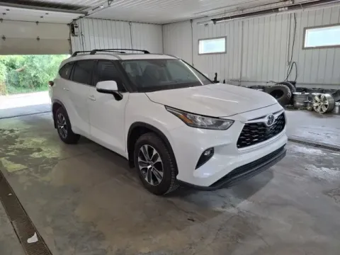 Another view of 2020 Toyota Highlander XLE for sale in Michigan Center, MI at Monster Motors - Jackson, MI