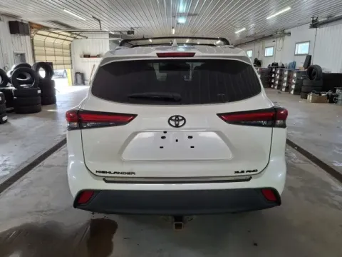 More photos of 2020 Toyota Highlander XLE at Monster Motors - Jackson, MI, MI