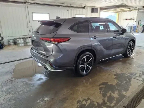 More photos of 2022 Toyota Highlander XSE at Monster Motors - Jackson, MI, MI
